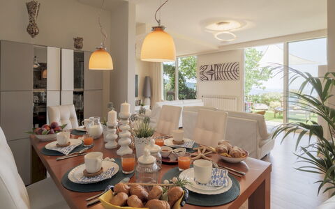Il Ciliegio sul Lago 6: Furniture, Interior Design, Table, Chair, Dining Room, Kitchen & Dining Room Table, Tableware, Flooring, Lighting, Room