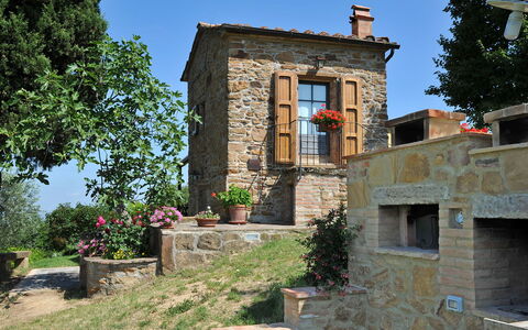Monterzi 4: Shrub, Door, Cottage, Garden, Stone Wall, Landscaping, Flowerpot, Yard, Farmhouse