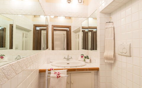 Mulino della Quercia 2+1: Bathroom Sink, Bathroom, Interior Design, Plumbing Fixture, Wall, Flooring, Sink, Floor, Mirror, Tap