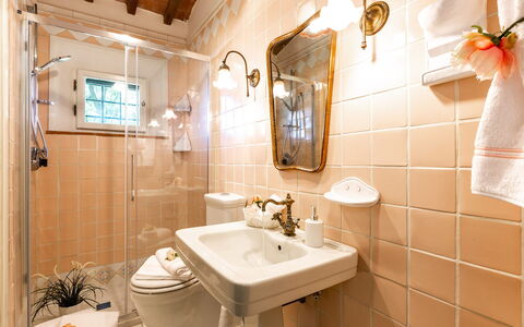 Villa Elisa 16: Bathroom, Plumbing Fixture, Bathroom Sink, Interior Design, Sink, Tap, Flooring, Bathtub, Plumbing, Floor