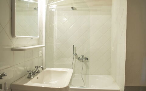 Le Caselle 26: Bathroom, Plumbing Fixture, Wall, Flooring, Interior Design, Floor, Bathtub, Tap, Bathroom Sink, Plumbing