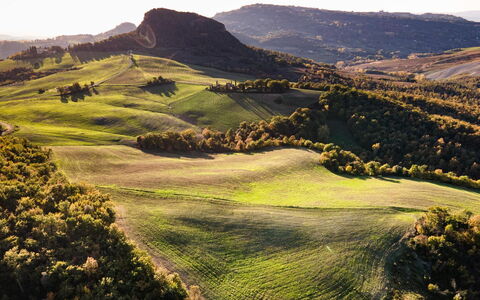 Il Poggiarellino 14: Mountainous Landforms, Hill, Natural Landscape, Ecoregion, Grassland, Highland, Mountain, Terrain, Landscape, Valley