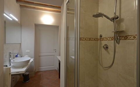 Torre la Ripa 8: Wall, Flooring, Bathroom, Plumbing Fixture, Floor, Interior Design, Wood, Bathroom Sink, Ceiling, Room