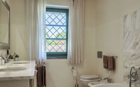 Villa Elsa 6: Plumbing Fixture, Interior Design, Bathroom, Home, Tap, Plumbing, Sink, Bathroom Sink, Tile, Light Fixture