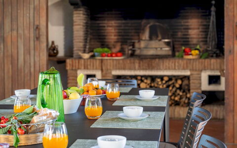 Tenuta Sagherina 8: Food, Furniture, Tableware, Fruit, Table, Serveware, Interior Design, Dishware, Produce, Plate