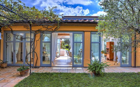 Villa le Cave 12: Door, Home, Facade, Architecture, Estate, Flowerpot, Home Door, Garden, Shade, Eco Hotel