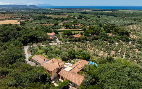 Villa le Cave 12: Residential Area, Bird'S-Eye View, Landscape, House, Rural Area, Aerial Photography, Land Lot, Human Settlement, Estate, Plantation