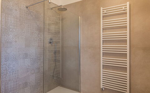 Casale Bella Vita 8+4: Wall, Flooring, Floor, Bathroom, Plumbing Fixture, Tile, Plumbing, Design, Shower, Shower Head