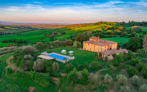 Podere Pratovecchio 14+2: Estate, Swimming Pool, Food, Villa