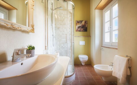 Villa Il Magnifico 10: Wall, Bathroom, Flooring, Plumbing Fixture, Interior Design, Floor, Lighting, Tap, Bathtub, Furniture