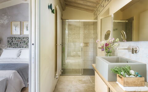 Villa Metelliano 10: Interior Design, Wall, Flooring, Floor, Furniture, Home, Ceiling, Lighting, Room, Bathroom