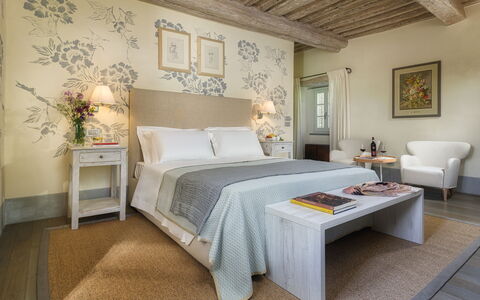 Villa Metelliano 10: Furniture, Interior Design, Wall, Bed, Bedroom, Flooring, Floor, Room, Ceiling, Linens