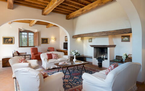 Cosciano 12: Furniture, Interior Design, Wall, Couch, Flooring, Ceiling, Living Room, Home, Room, Table