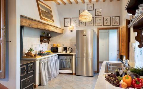 Cosciano 12: Kitchen, Furniture, Interior Design, Countertop, Kitchen Appliance, Flooring, Major Appliance, Wood, Cabinetry, Ceiling