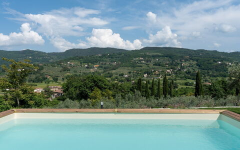 Terrazza sulla Valle 4+2: Mountainous Landforms, Hill, Swimming Pool, Mountain, Cloud, Mountain Range, Eco Hotel, Ridge, Resort, Cumulus