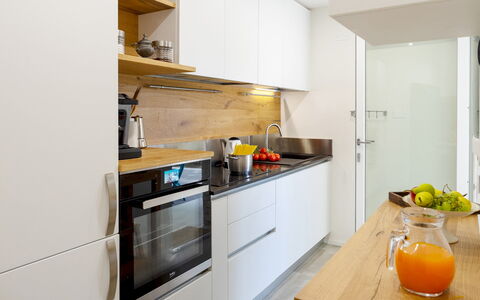 La Villa in Pineta 10: Countertop, Kitchen, Kitchen Appliance, Furniture, Interior Design, Cabinetry, Flooring, Major Appliance, Wood, Home Appliance