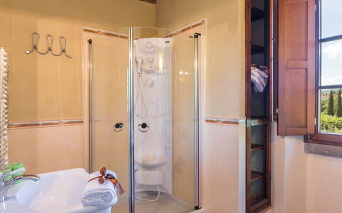 Casale la Splendida 10: Plumbing Fixture, Bathroom, Flooring, Interior Design, Floor, Tap, Plumbing, Sink, Bathroom Sink, Room