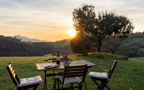 Il Pratone 12: Mountainous Landforms, Furniture, Hill, Natural Landscape, Outdoor Furniture, Landscape, Grassland, Highland, Outdoor Table, Rural Area