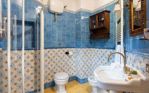 Casa Paggetti 8: Interior Design, Flooring, Plumbing Fixture, Floor, Bathroom, Tile, Lighting, Bathroom Sink, Tap, Plumbing
