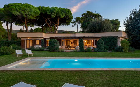 Villa Puntala 10: Swimming Pool, Garden, Shrub, Home, Resort, Estate, Farmhouse, Backyard, Lawn, Landscaping