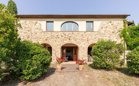 Casale Teatro 10: Wall, Shrub, Arch, Door, Home, Garden, Estate, Hacienda, Farmhouse, Landscaping
