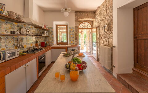 Villa la Pizzichina 10: Interior Design, Kitchen, Flooring, Furniture, Ceiling, Floor, Lighting, Home, Countertop, Room
