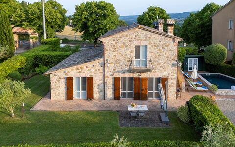 Villa Aperolli 4: House, Residential Area, Door, Home, Cottage, Estate, Farmhouse, Garden, Brick, Villa
