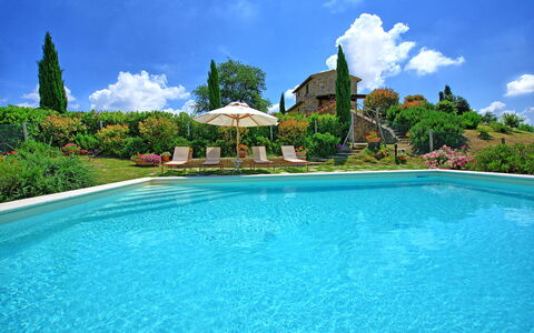 Castelmuzio: Swimming Pool, Property, Resort, Vacation, Real Estate, Building, House, Leisure, Villa, Resort Town