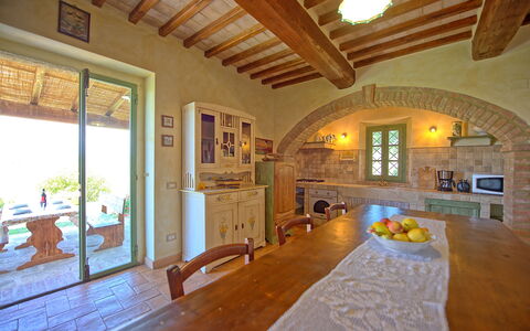 Castelmuzio: Property, Room, Building, Ceiling, Interior Design, Home, Furniture, House, Beam, Estate