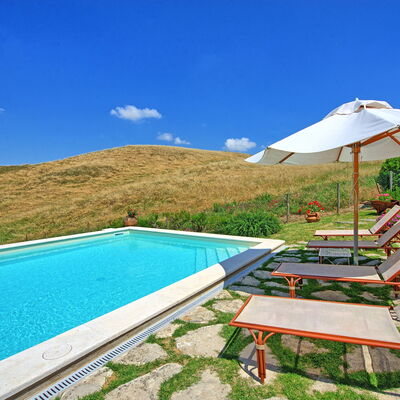 Castelmuzio: Property, Swimming Pool, House, Real Estate, Vacation, Building, Villa, Resort, Leisure, Sunlounger