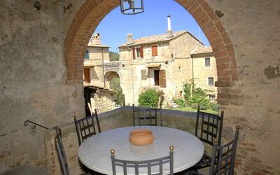Accommodation:&nbsp;Castello Vittorio 2