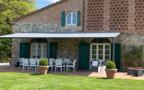 Villa Fontine: Plant, Window, Building, Flowerpot, Door, Shade, Tree, Cottage, House, Chair