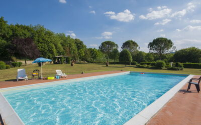 Bucine 690: Swimming Pool, Property, Leisure, Vacation, Real Estate, Water, Resort, House, Sky, Summer