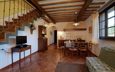 Accommodation:&nbsp;Lari 150.2