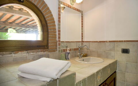La Capinera: Property, Room, Bathroom, Interior Design, Building, Tile, Furniture, Real Estate, Architecture, Sink