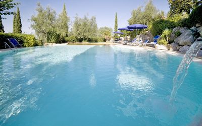 Le Rondini: Swimming Pool, Water, Property, Water Resources, Leisure, Real Estate, Sky, Vacation, Tree, Resort Town