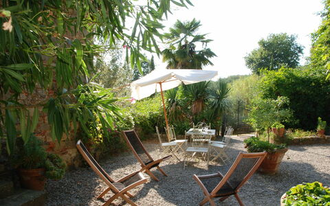 La Loggia 13: Property, Vegetation, Garden, Backyard, Yard, Botany, House, Tree, Real Estate, Building