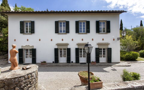 Vittoria: Property, House, Building, Home, Estate, Real Estate, Mansion, Facade, Villa, Architecture