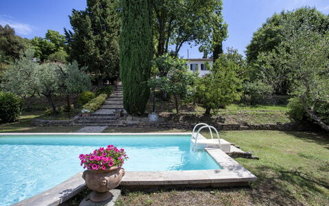 Vittoria: Property, Swimming Pool, Natural Landscape, Real Estate, House, Estate, Water, Tree, Vacation, Botany