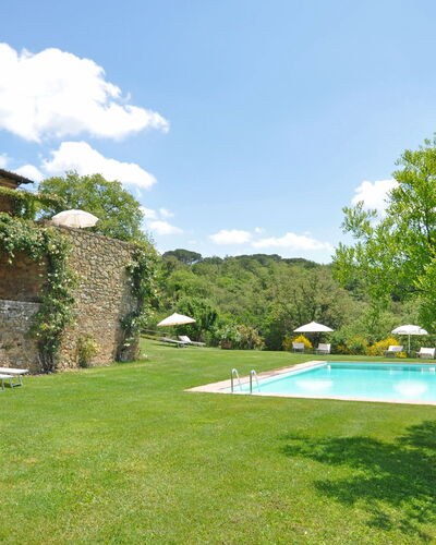 Podere Orietta: Property, Building, House, Natural Landscape, Estate, Real Estate, Villa, Swimming Pool, Grass, Backyard