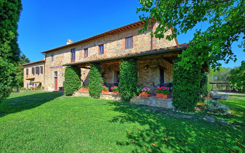 Il Frantoio: Property, House, Home, Building, Real Estate, Estate, Architecture, Residential Area, Grass, Tree