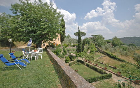 Le Vasche: Tree, Hill Station, Sky, Rural Area, Landscape, Land Lot, Village, Cottage, Garden, Hill