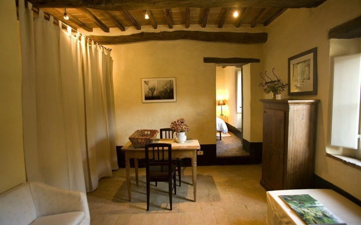 Accommodation:&nbsp;Champagne