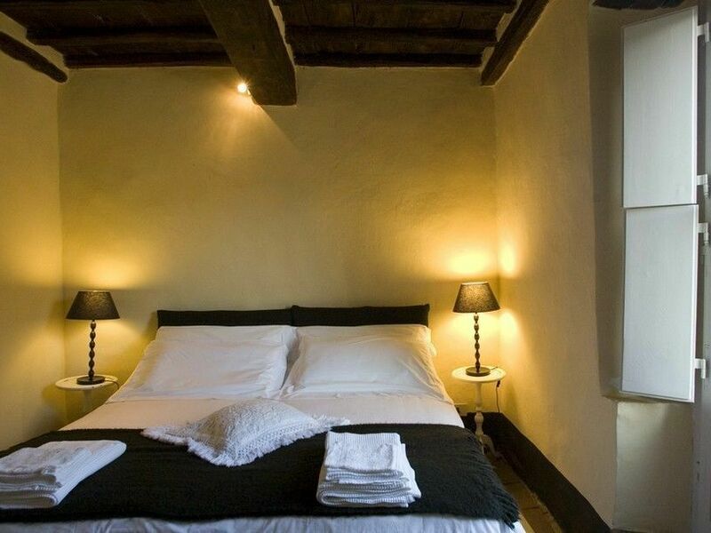 Accommodation:&nbsp;Champagne