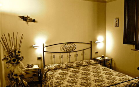 Sanguineto: Bed, Bedroom, Room, Furniture, Bed Frame, Bed Sheet, Property, Bedding, Interior Design, Wall