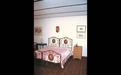 Ortensia: Bedroom, Bed, Furniture, Room, Property, Bed Frame, Interior Design, Bed Sheet, House, Building