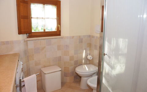 Pieve di Sant Ippolito: Bathroom, Property, Room, Tile, Floor, Wall, Interior Design, Real Estate, House, Building