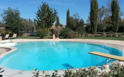 Pieve di Sant Ippolito: Water, Sky, Plant, Property, Swimming Pool, Nature, Azure, Tree, Body Of Water, Shade