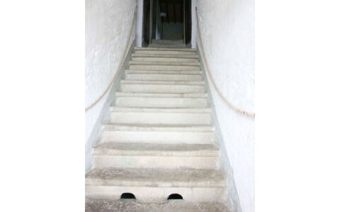 Casa Rossa: Stairs, Wall, Architecture, Floor, Room, Concrete, Flooring, Tile, Marble, Building