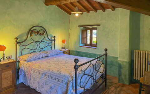 Torre di Vignale: Bedroom, Villa, Farmhouse, Lamp, Hotel, Houseplant, Bed, Light Fixture, Picture Frame, Bed Frame